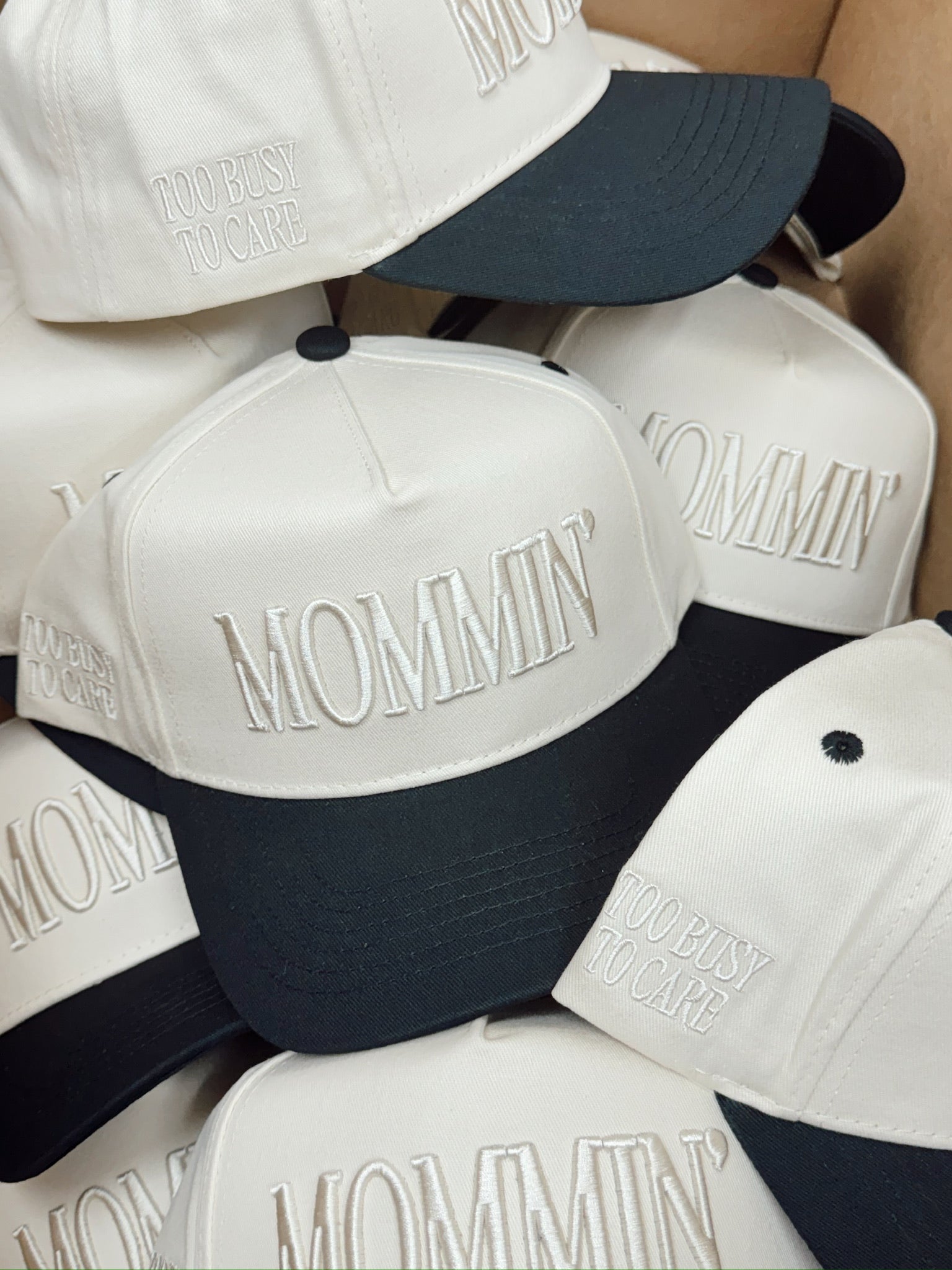 Mommin&#39; - Vintage Trucker Hat
