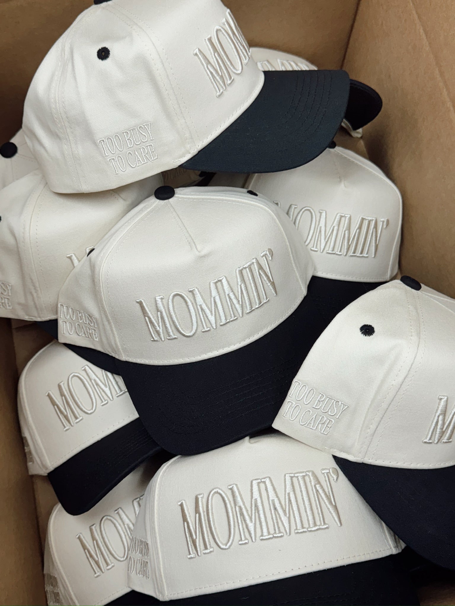 Mommin&#39; - Vintage Trucker Hat
