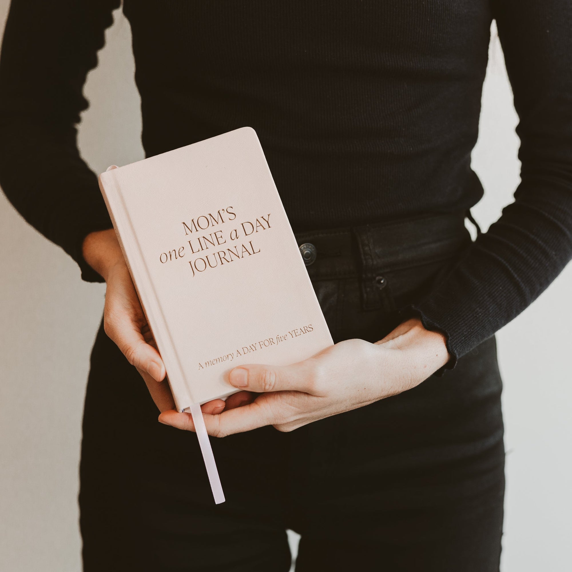 Mom&#39;s One Line A Day Leather Journal
