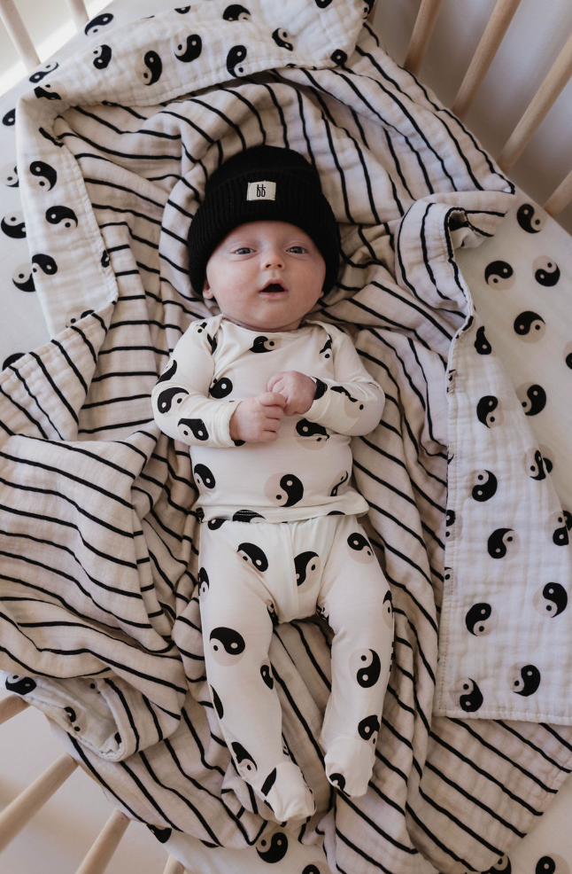 Muslin Quilt | Black & White Yin Yang / Stripe forever french baby