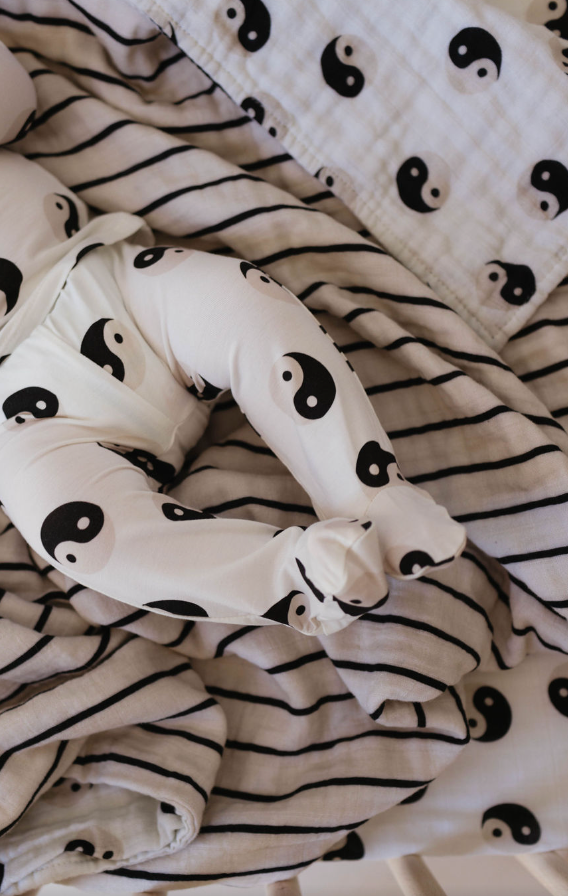 Muslin Quilt | Black & White Yin Yang / Stripe forever french baby