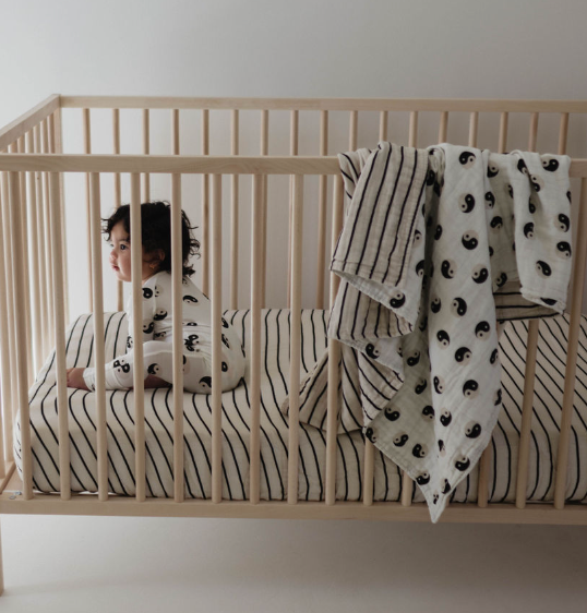Muslin Quilt | Black &amp; White Yin Yang / Stripe