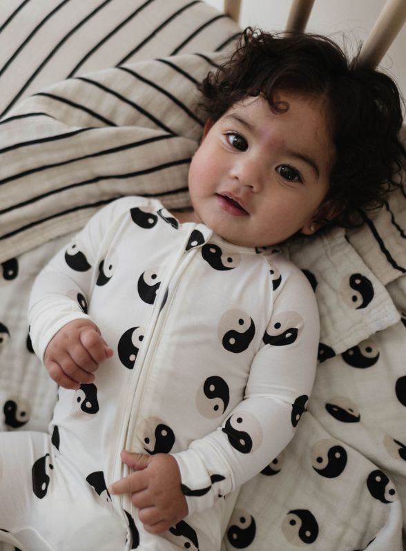 Muslin Quilt | Black &amp; White Yin Yang / Stripe
